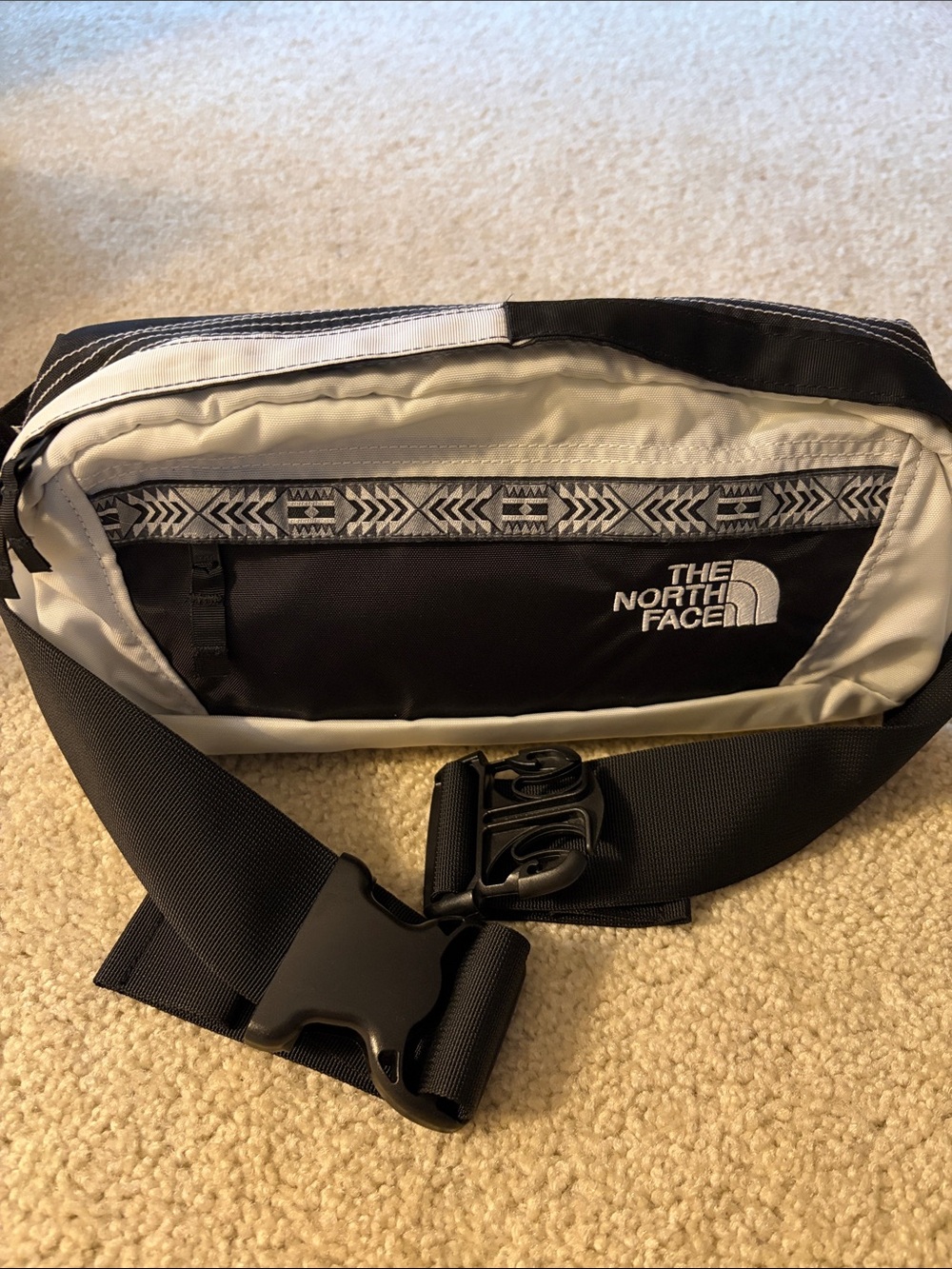The North Face Limited 92 Rage Black/White/Gray Waist Belt Bag Aztec PatternNWOT